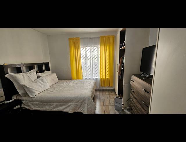 3 BEDROOM TOWNHOUSE FOR SALE IN MONDEOR